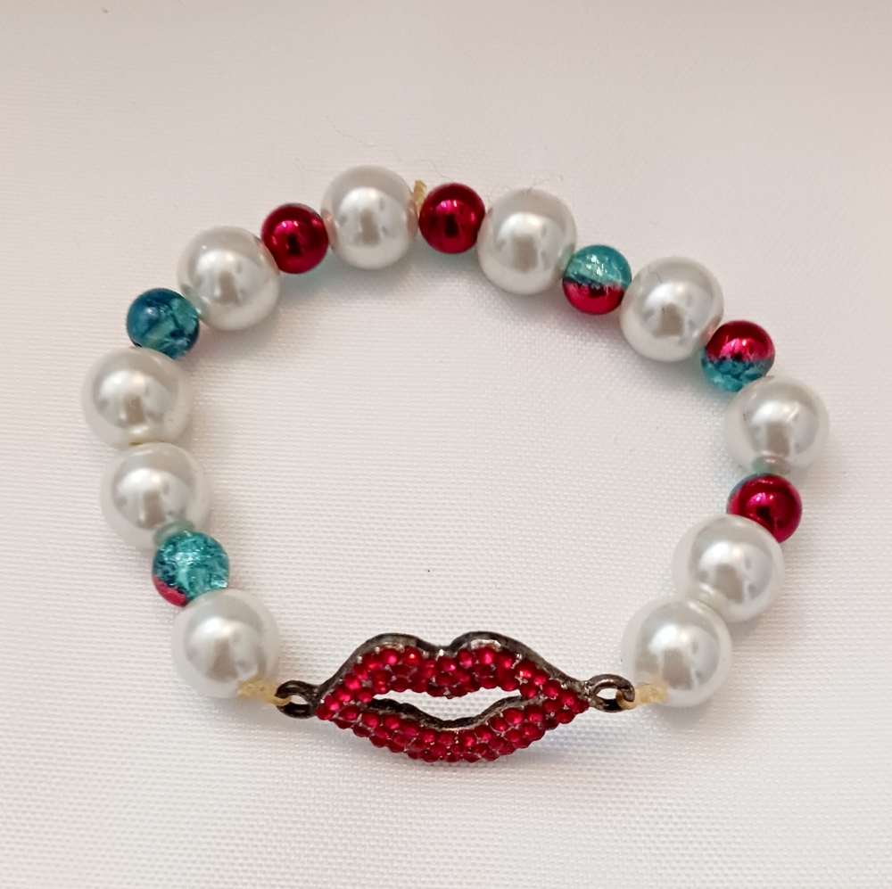 NEW!! Teen Bracelet Red, White &Turquoise Beaded Bracelet - Picture 2 of 3